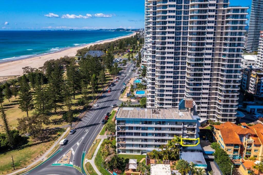 Entire Beachside 2 Bedroom Unit Gold Coast