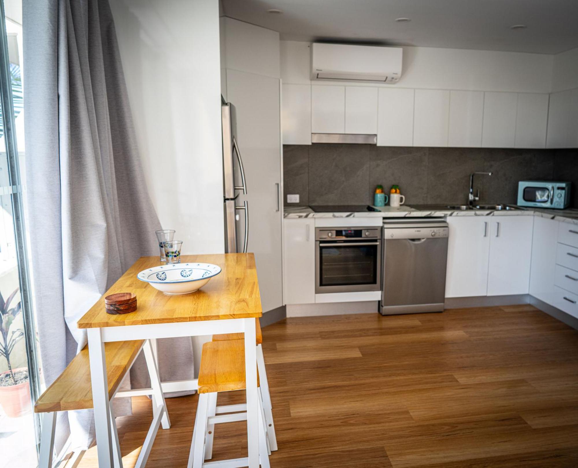 Entire Beachside 2 Bedroom Unit Apartment *
